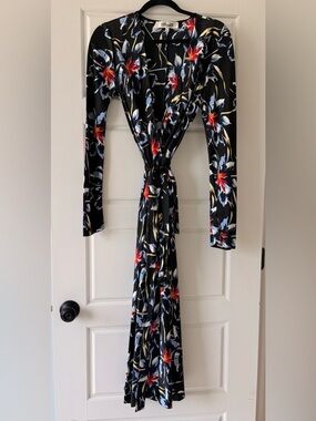 Diane Von Furstenberg Tilly Wrap Dress in Tiger Lily Black Pattern size 10
